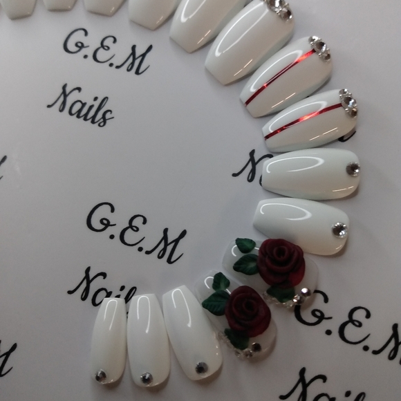 Press on nails (short coffin) - Picture 2 of 3